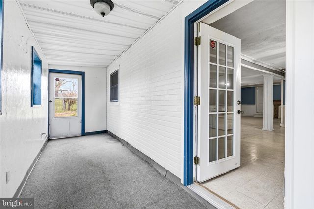 1373 LOST RD, Martinsburg, WV 25403