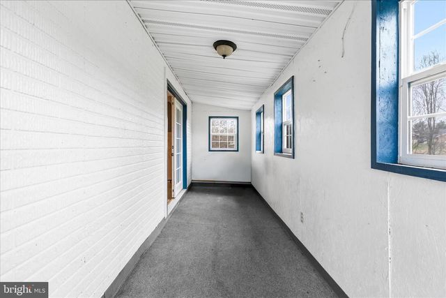 1373 LOST RD, Martinsburg, WV 25403