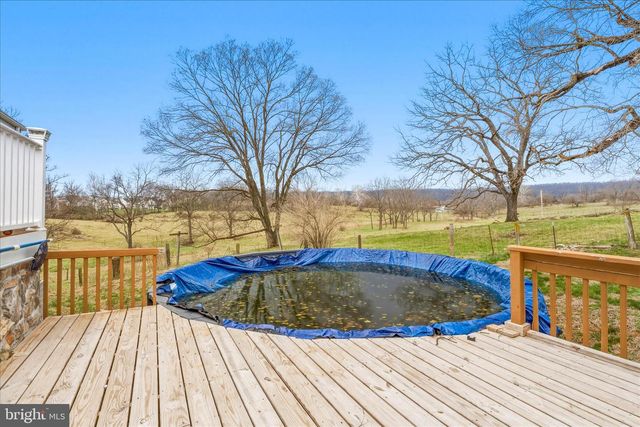 1373 LOST RD, Martinsburg, WV 25403