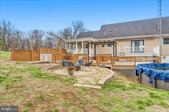 1373 LOST RD, Martinsburg, WV 25403