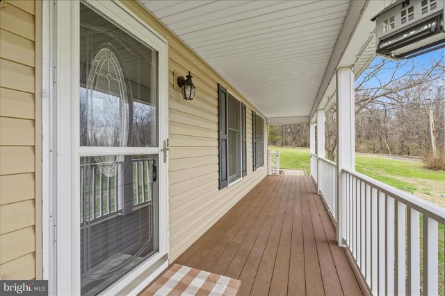 1373 LOST RD, Martinsburg, WV 25403