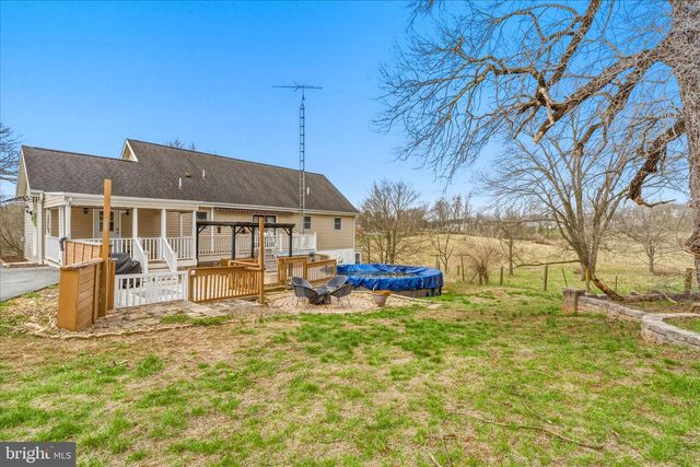 1373 LOST RD, Martinsburg, WV 25403