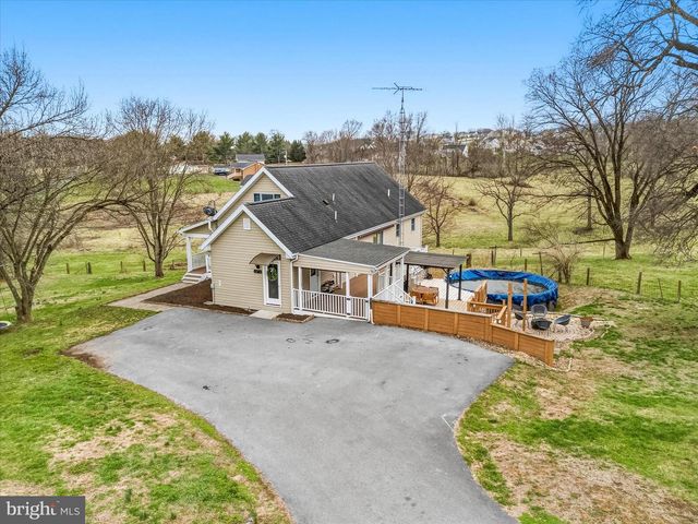 1373 LOST RD, Martinsburg, WV 25403