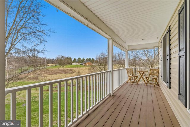 1373 LOST RD, Martinsburg, WV 25403