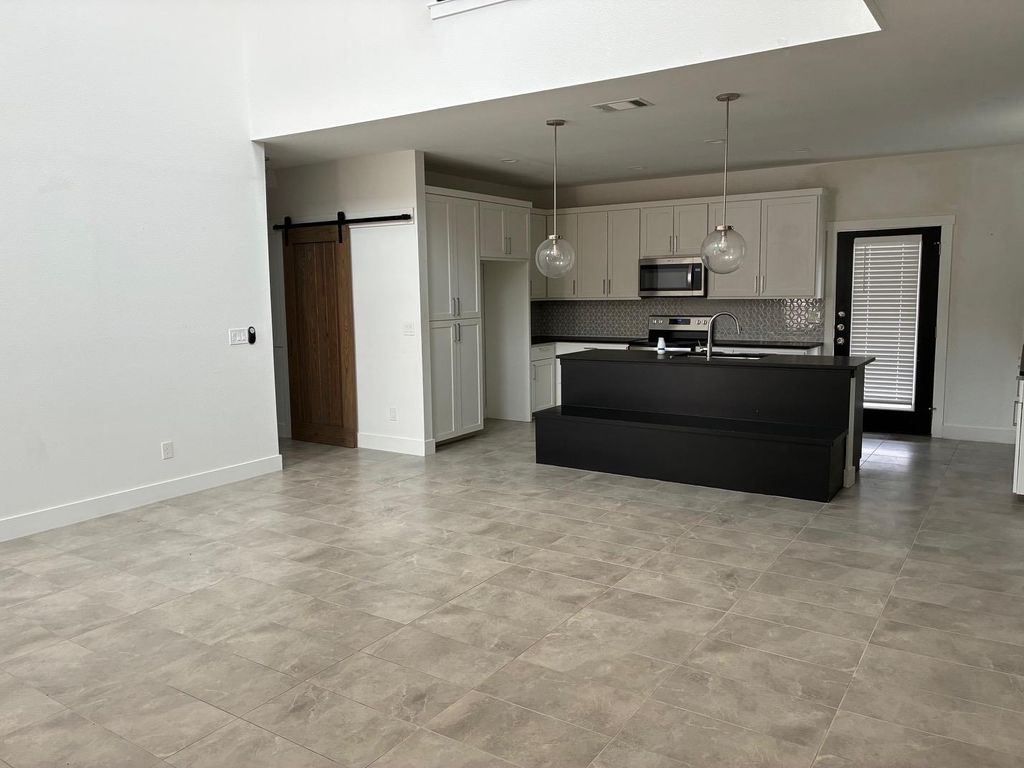 403 Summit Ridge DR N, Point Venture, TX 78645