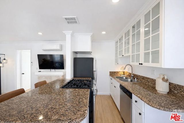 1212 10th Street 15, Santa Monica, CA 90401