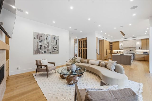 5414 Genesta, Encino, CA 91316