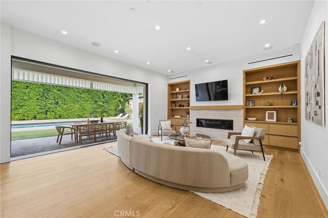 5414 Genesta, Encino, CA 91316