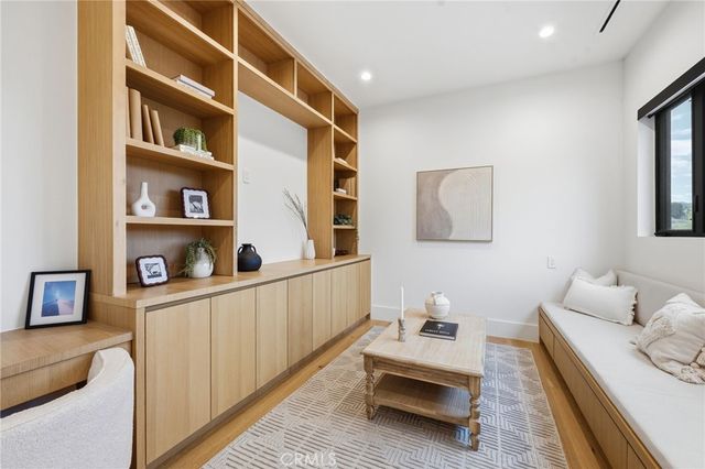 5414 Genesta, Encino, CA 91316