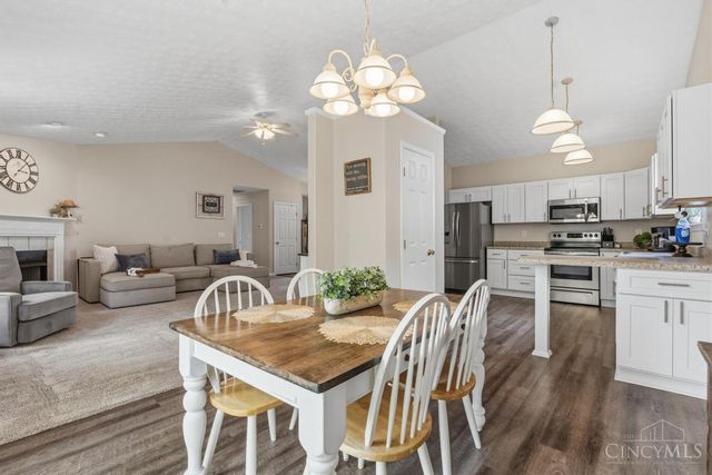 984 Country Oaks Lane, Wilmington, OH 45177