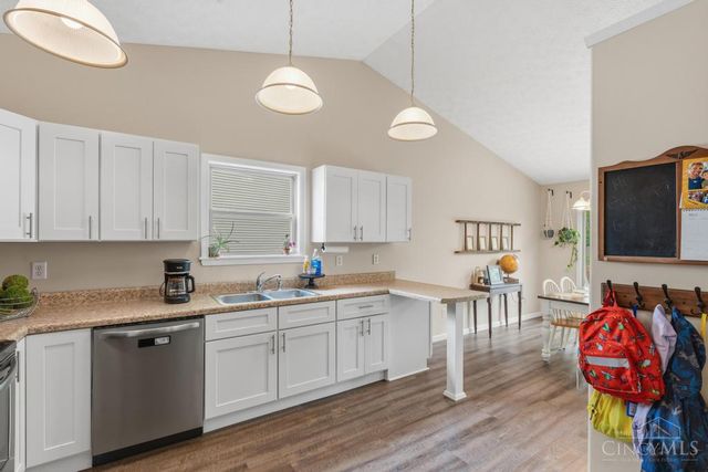 984 Country Oaks Lane, Wilmington, OH 45177