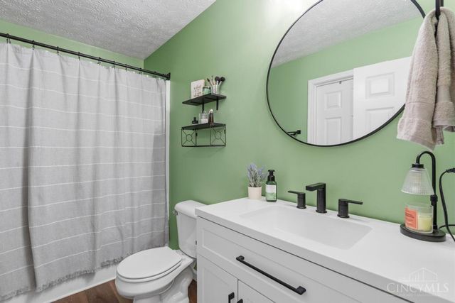 984 Country Oaks Lane, Wilmington, OH 45177