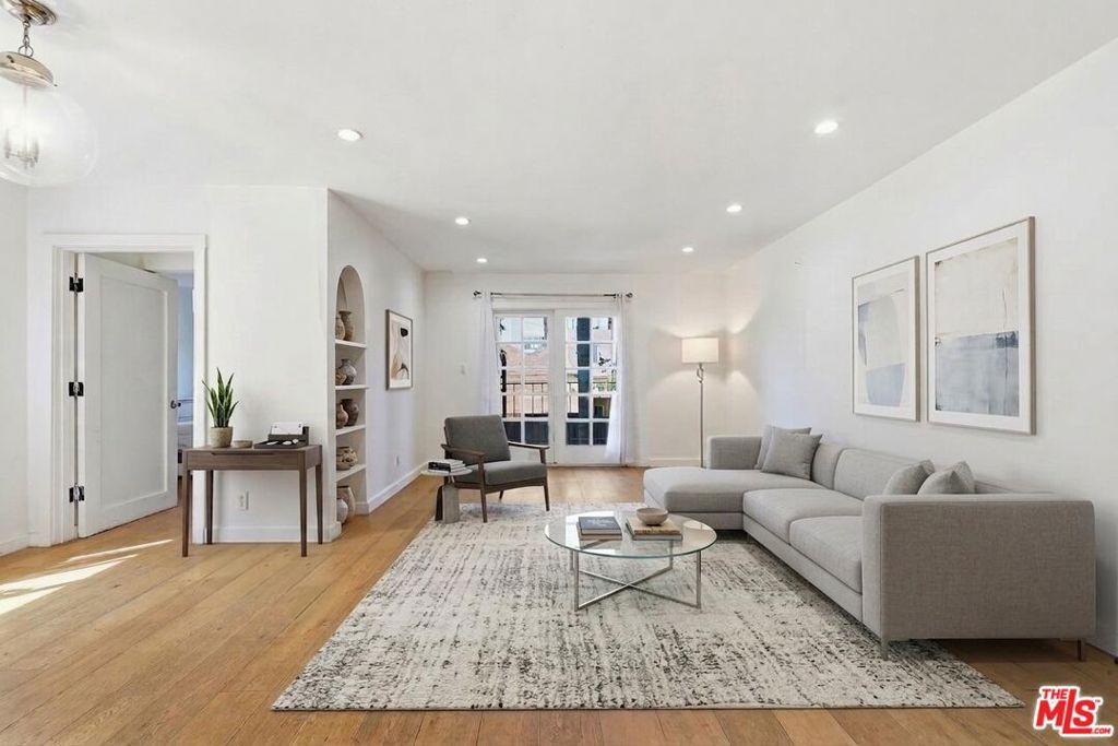 625 N Flores Street 104, West Hollywood, CA 90048