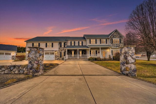 116 Dustys RD, Covington, VA 24426