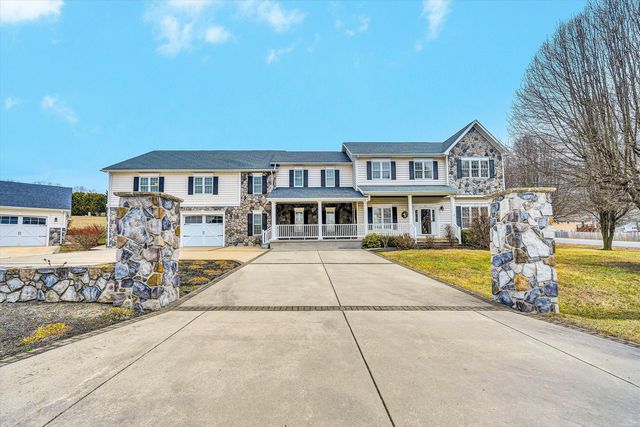 116 Dustys RD, Covington, VA 24426