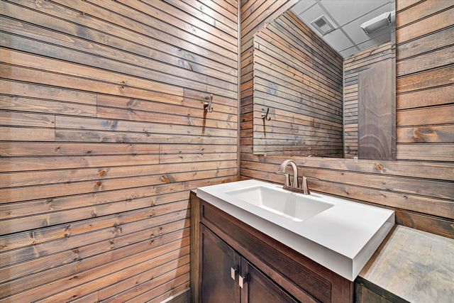 116 Dustys RD, Covington, VA 24426