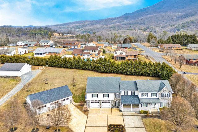 116 Dustys RD, Covington, VA 24426