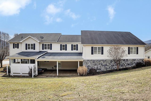 116 Dustys RD, Covington, VA 24426