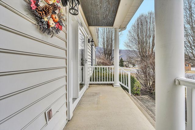 116 Dustys RD, Covington, VA 24426