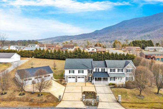 116 Dustys RD, Covington, VA 24426