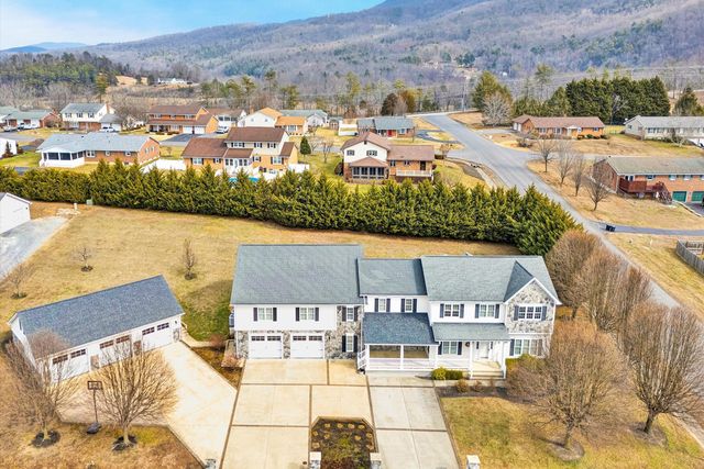 116 Dustys RD, Covington, VA 24426