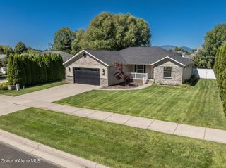 2715 W BROADMOORE DR, Hayden, ID 83835