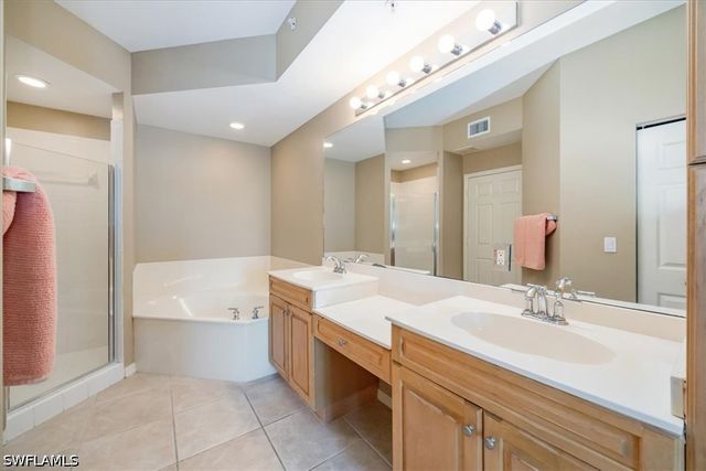 451 Bayfront PL 5207, Naples, FL 34102