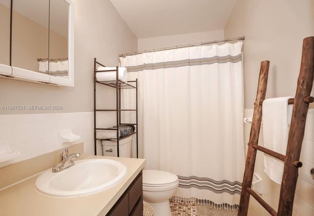 20 SE 12th Street, Dania Beach, FL 33004