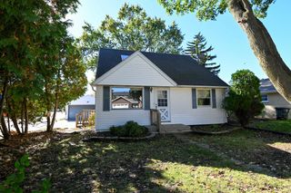 12121 W Cathedral AVENUE, Wauwatosa, WI 53226