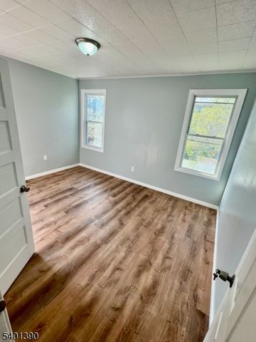 127 Dewey St, Newark City, NJ 07112