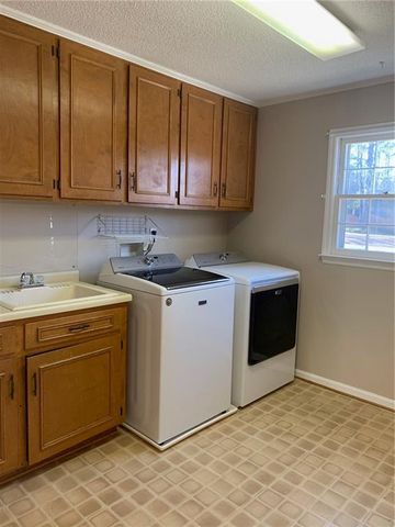 240 W Huntington Road, Bogart, GA 30622