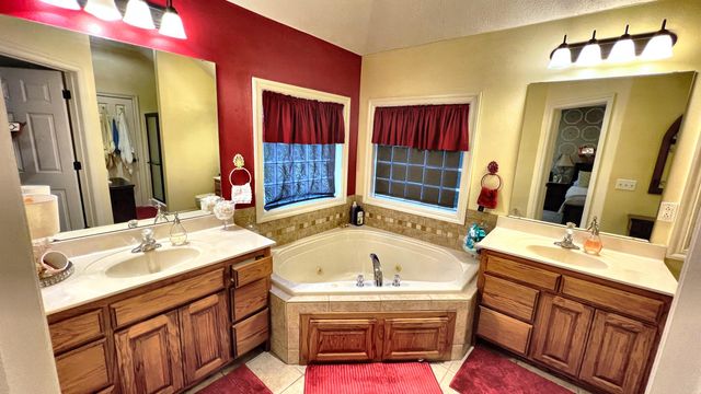 4 Remington Drive, Monett, MO 65708