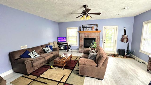 4 Remington Drive, Monett, MO 65708