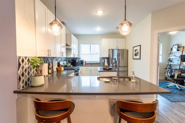 2827 Manor RD 2202, Austin, TX 78722