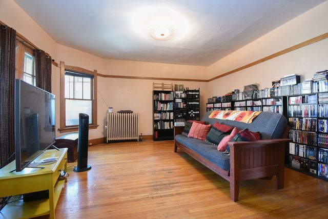 2123 W Touhy Avenue, Chicago, IL 60645