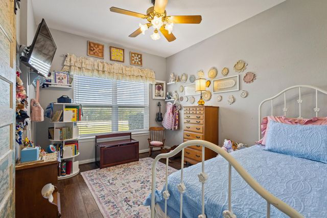 100 BOIS D ARC Circle, Trenton, TX 75490