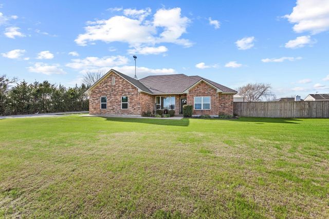 100 BOIS D ARC Circle, Trenton, TX 75490