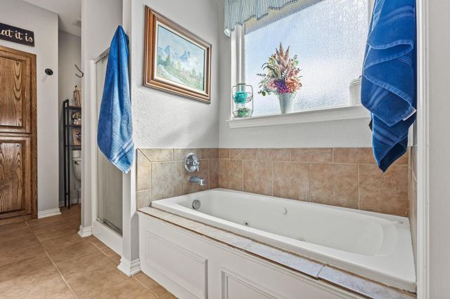 100 BOIS D ARC Circle, Trenton, TX 75490