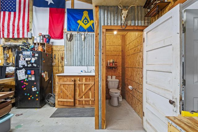 100 BOIS D ARC Circle, Trenton, TX 75490