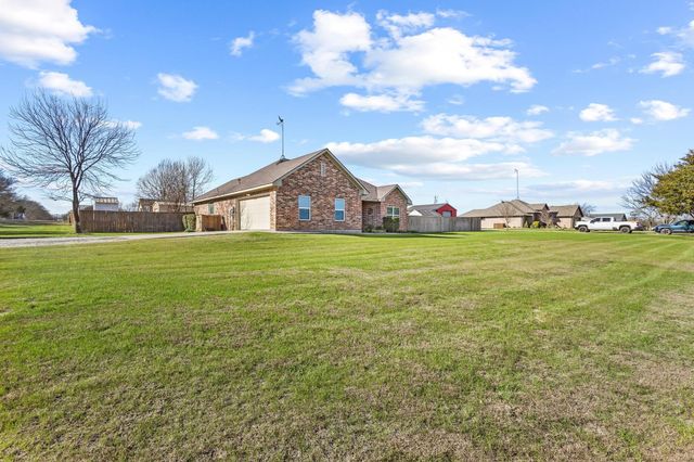 100 BOIS D ARC Circle, Trenton, TX 75490