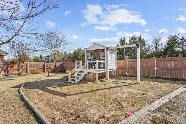 100 BOIS D ARC Circle, Trenton, TX 75490