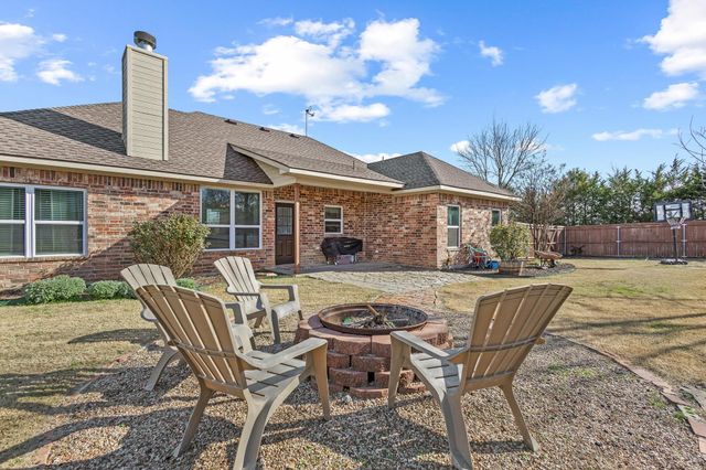 100 BOIS D ARC Circle, Trenton, TX 75490