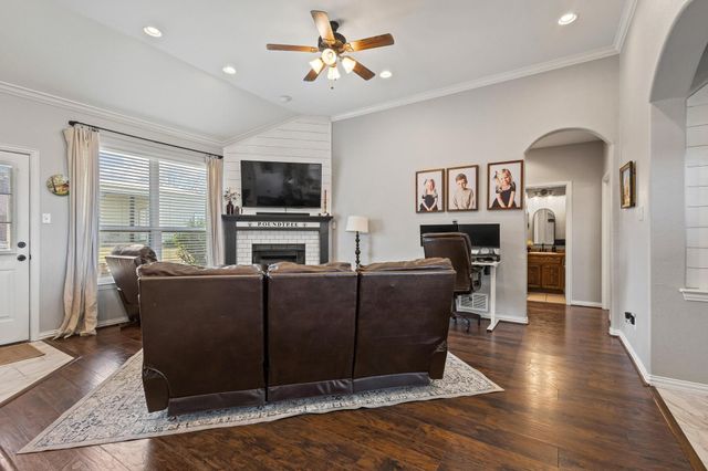 100 BOIS D ARC Circle, Trenton, TX 75490