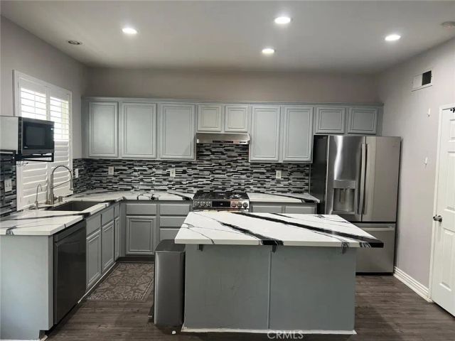 1482 Goldeneagle, Corona, CA 92879