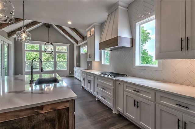 9371 W 170 Terrace, Overland Park, KS 66085