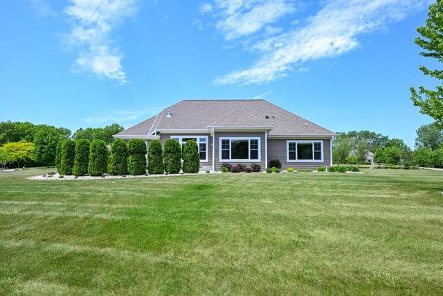 36860 Stillwater DRIVE, Summit, WI 53066