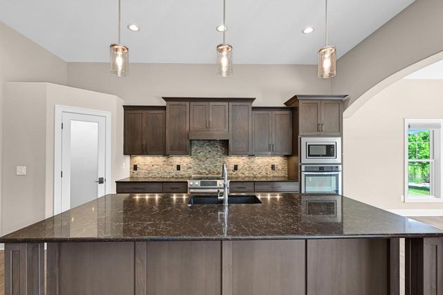 36860 Stillwater DRIVE, Summit, WI 53066