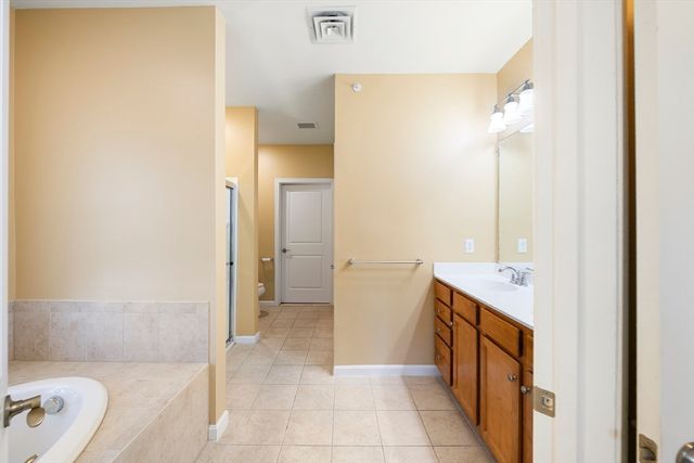57 Augustus Court 4006, Reading, MA 01867