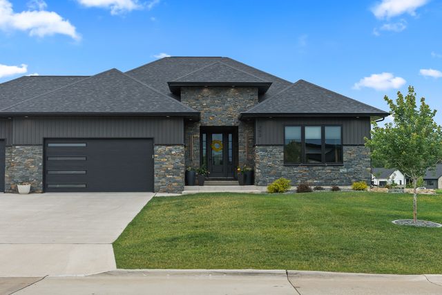 352 Madison Drive, Riverdale, IA 52722