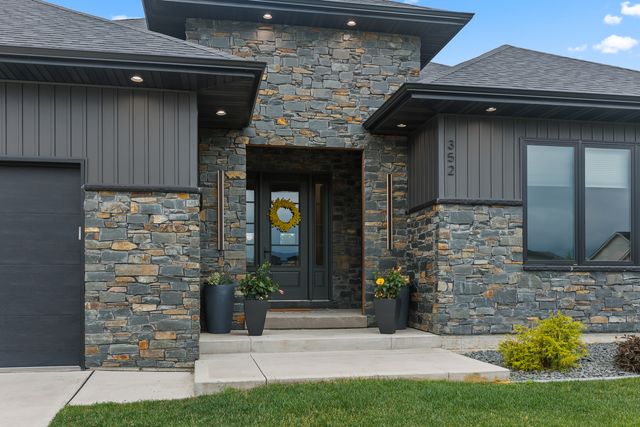 352 Madison Drive, Riverdale, IA 52722